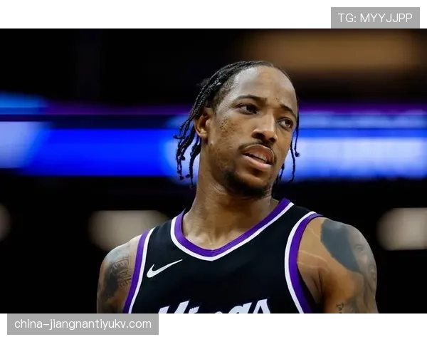 德罗赞背身单打制造中距优势，比库里更稳定