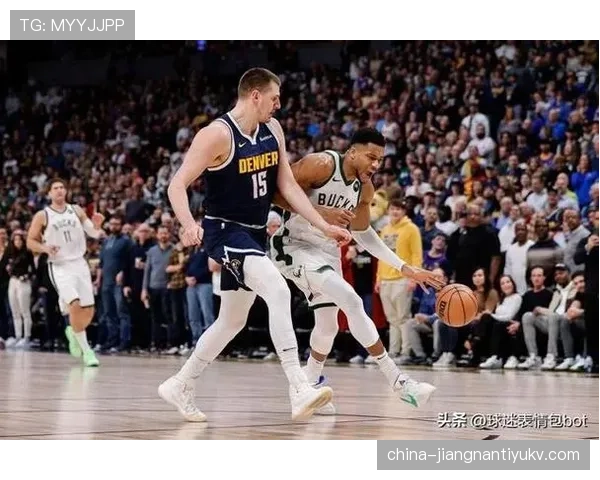 库兹马无球跑位牵制约基奇拉开得分空间