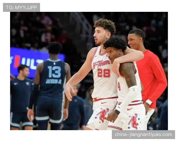 杰伦·格林突破能力提升效率，拉开火箭首发锋线得分差距