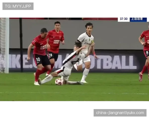 裁判出牌标准：什么动作该吃黄牌还是红牌？