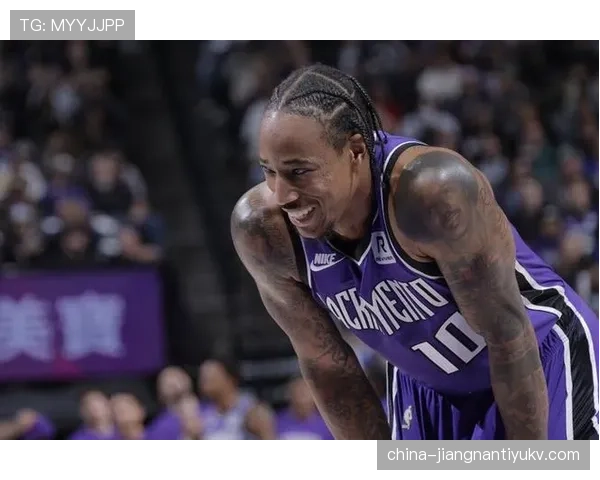 德罗赞中距离得分爆发超越库里，关键时刻主导球队进攻节奏