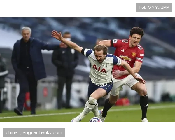 热刺高位压迫战术下，防线空当暴露致快速反击风险加剧